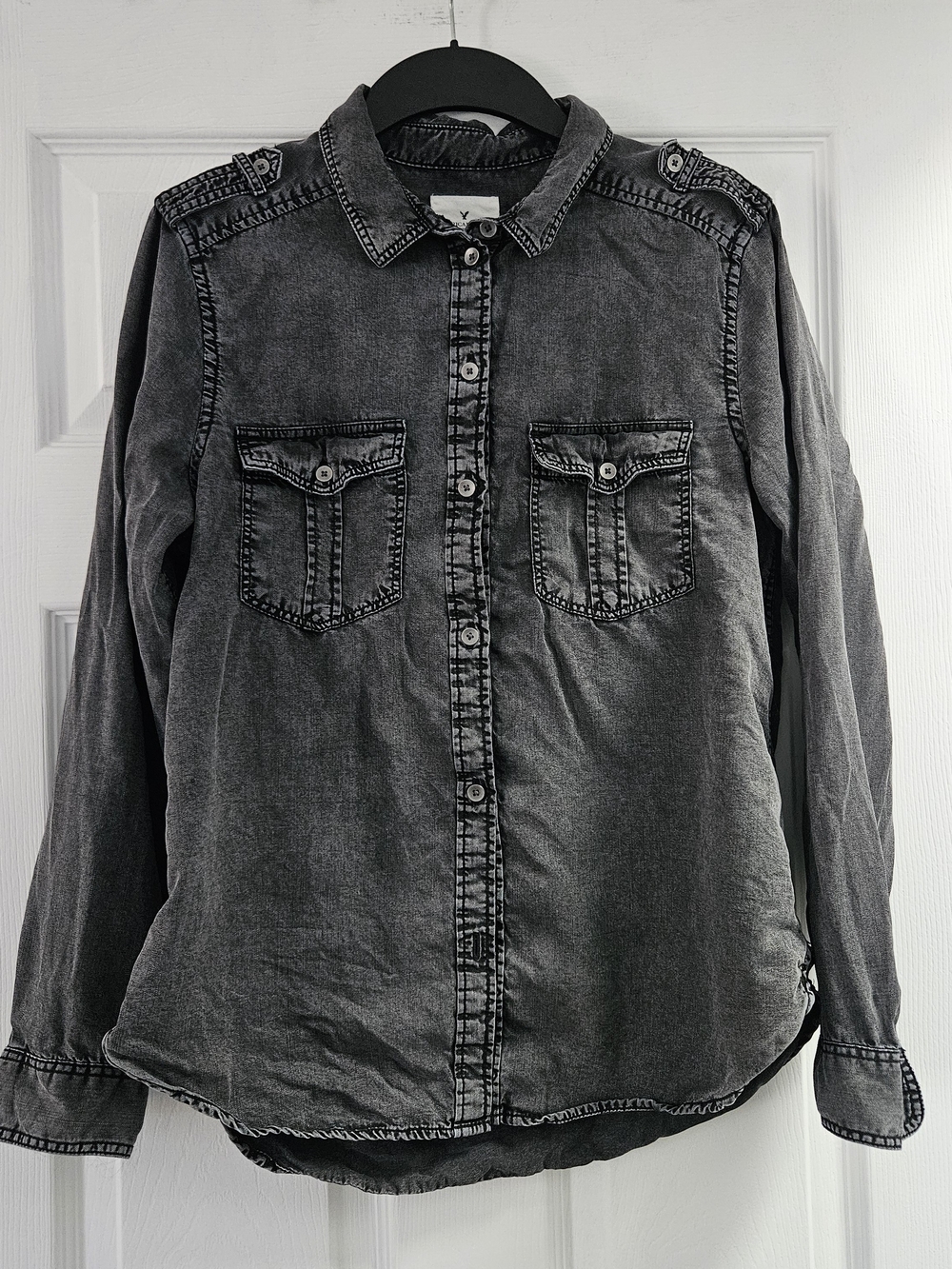 American Eagle Chambray Boyfriend Fit Button Up Shirt Womens Medium
